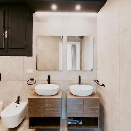 Manzoni Palace 900 Apartment